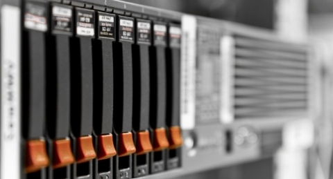 Hot-swap RAID drive bays in a dedicated server chassis